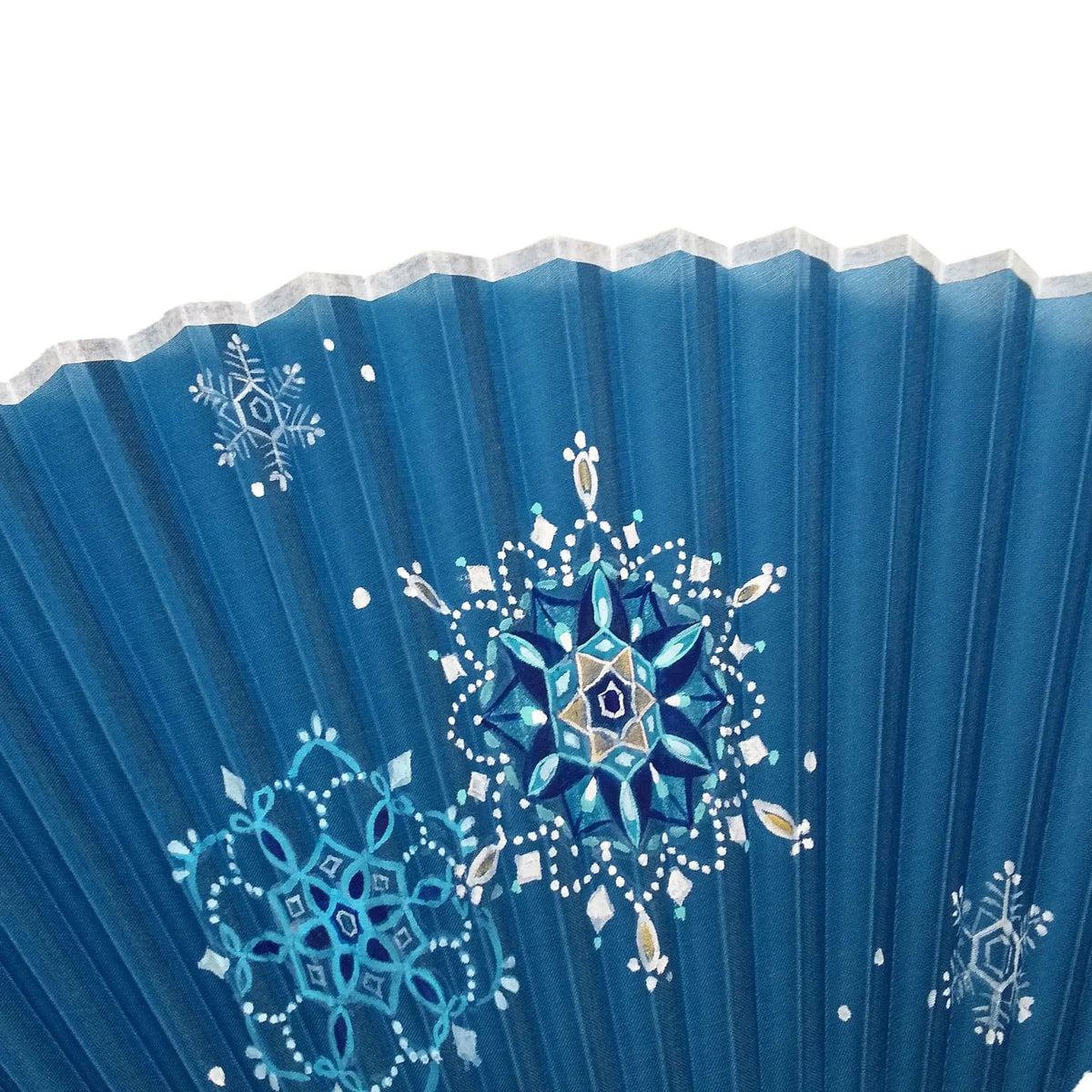 Vers l'éventail en soie, illustration du flocon de neige, coût peint à la main + éventail en soie (couleurs corail et libellule uniquement)