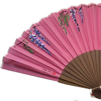 Eventail en soie, rose avec insertion de glycine, unique en son genre, avec pompon, dans une boîte en paulownia.